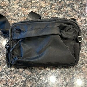 Best tour waist bag— black